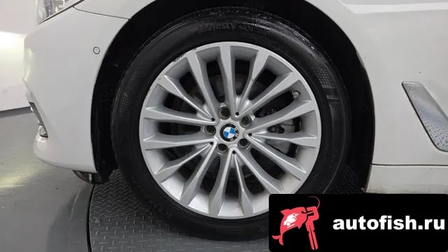 BMW 5-Series 5 Series (G30) 2018 года - вид 5