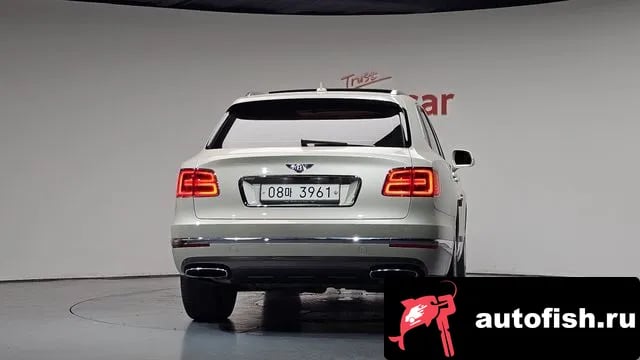 Bentley Bentayga Benteiga 2018 года - вид 4