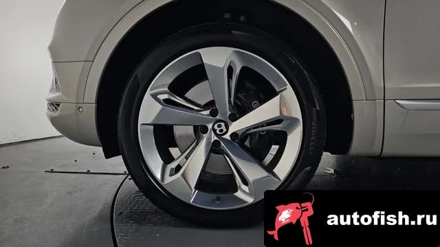Bentley Bentayga Benteiga 2018 года - вид 5