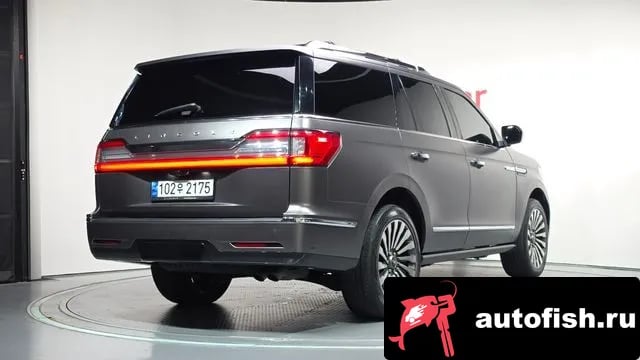 Lincoln Navigator Navigator 4th generation 2021 года - вид 2