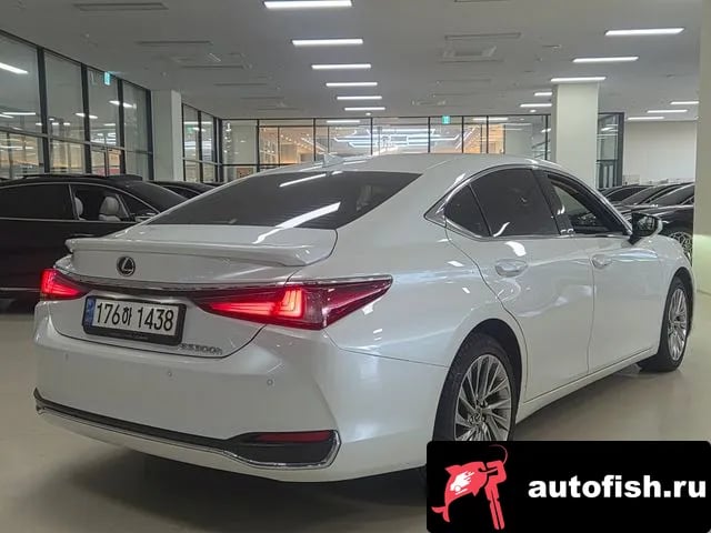 Lexus ES ES300h 7th generation 2022 года - вид 4