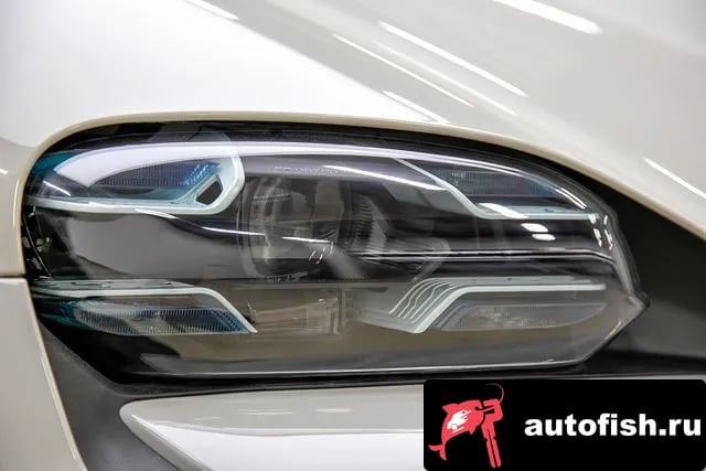 Porsche Taycan Taikan 2021 года - вид 5