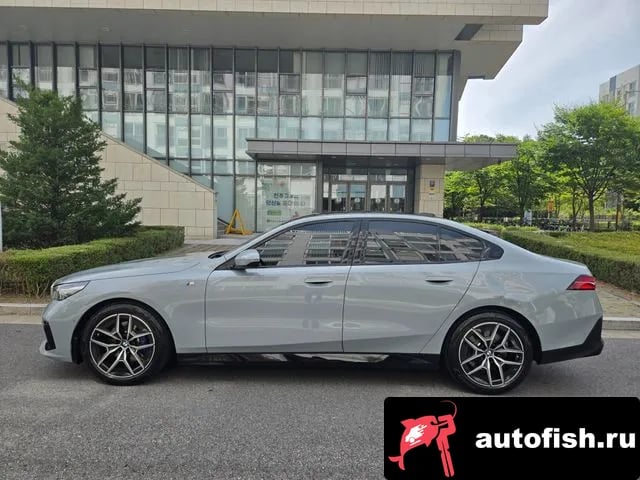 BMW 5-Series 5 Series (G60) 2025 года - вид 3