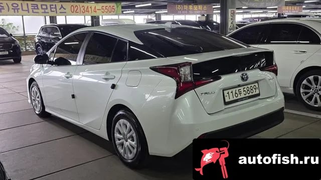 Toyota Prius Prius 4th Generation 2021 года - вид 2