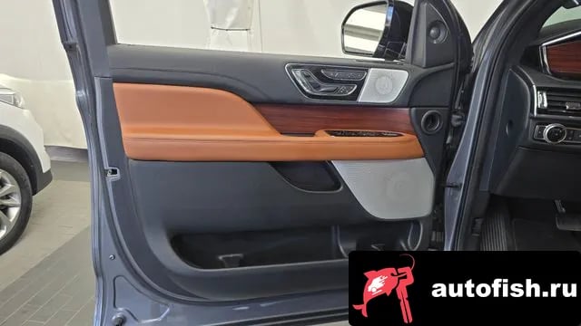 Lincoln Navigator Navigator 4th generation 2021 года - похожие автомобили