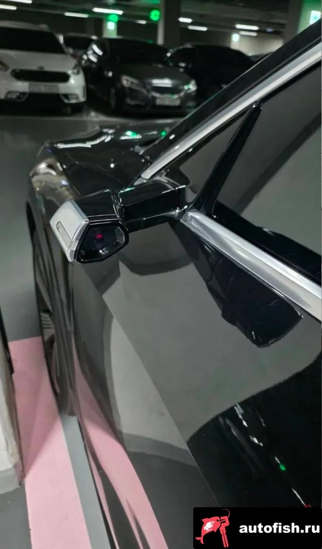 Audi e-tron e-Tron 2022 года - похожие автомобили
