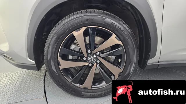 Lexus NX NX300h 2018 года - вид 5