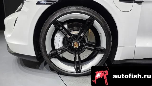 Porsche Taycan Taikan 2024 года - вид 5