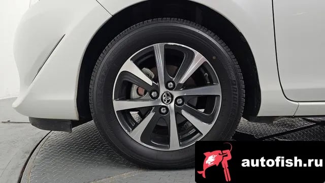 Toyota Prius Prius C 2019 года - вид 5