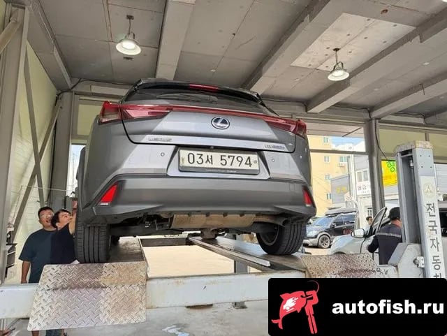 Lexus UX UX250h 2019 года - вид 2