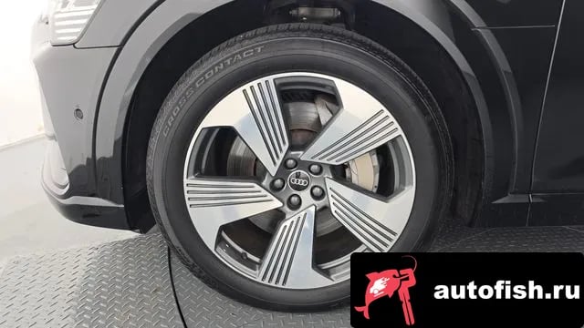 Audi e-tron e-Tron 2022 года - похожие автомобили