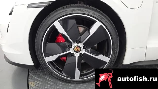 Porsche Taycan Taikan 2021 года - вид 5