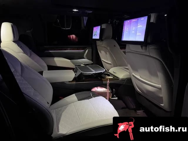 Cadillac Escalade Escalade 5th Generation 2026 года - похожие автомобили