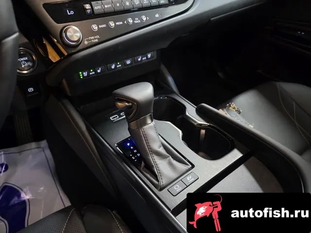 Lexus ES ES300h 7th generation 2025 года - похожие автомобили