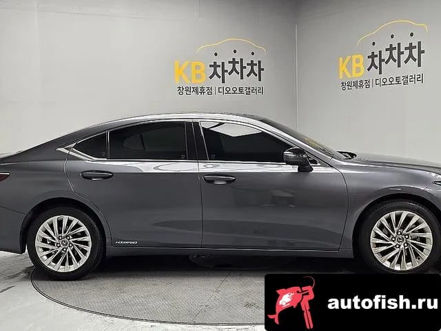 Lexus ES ES300h 7th generation 2022 года - вид 4