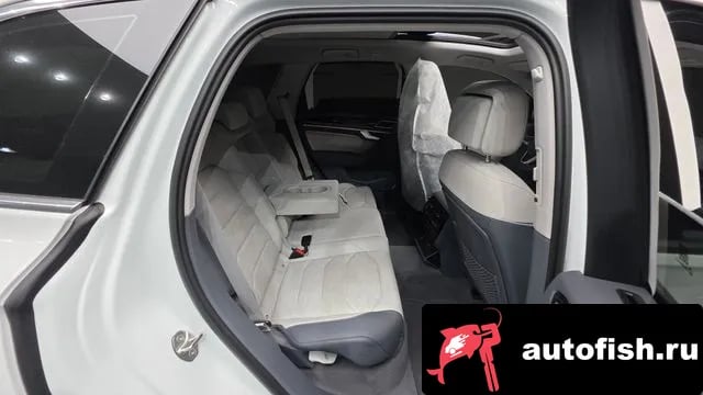Volkswagen Touareg Tuareg 3rd generation 2025 года - похожие автомобили