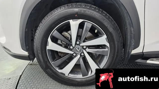 Lexus NX NX300h 2018 года - вид 5