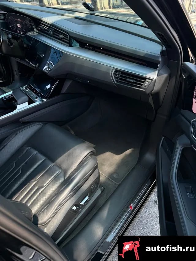Audi e-tron e-Tron 2021 года - похожие автомобили