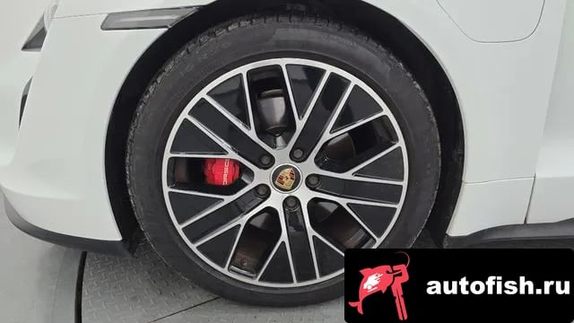 Porsche Taycan Taikan 2021 года - вид 5