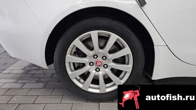 Jaguar XE XE 2018 года - похожие автомобили