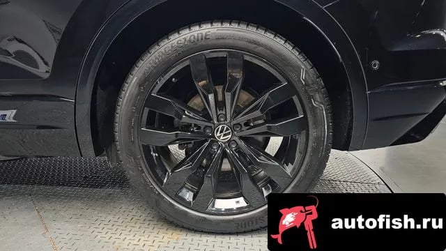 Volkswagen Touareg Tuareg 3rd generation 2021 года - похожие автомобили
