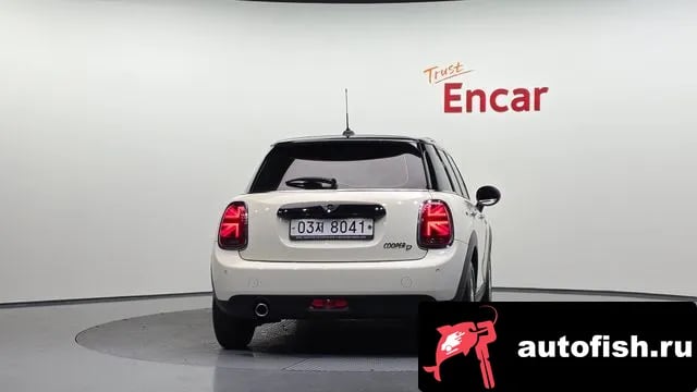 Mini Cooper Cooper D 2019 года - вид 4