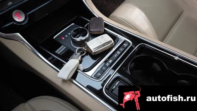 Jaguar XE XE 2018 года - похожие автомобили