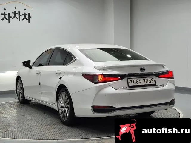 Lexus ES ES300h 7th generation 2020 года - вид 2