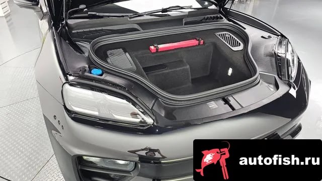 Porsche Macan Makan EV 2025 года - вид 6