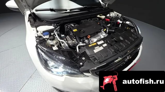 Peugeot 308 308 second generation 2019 года - вид 6