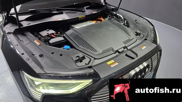 Audi e-tron e-Tron 2021 года - похожие автомобили