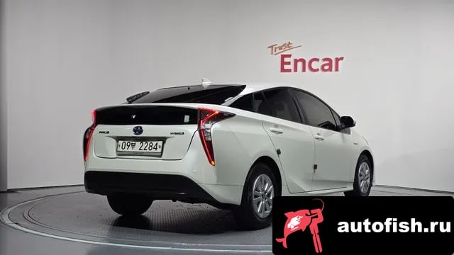 Toyota Prius Prius 4th Generation 2018 года - вид 2