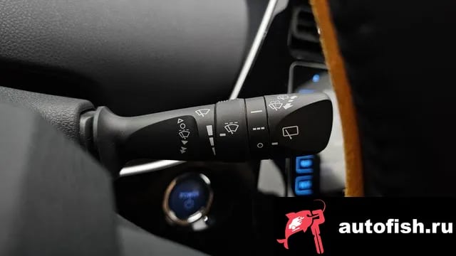 Toyota Prius Prius 4th Generation 2018 года - похожие автомобили