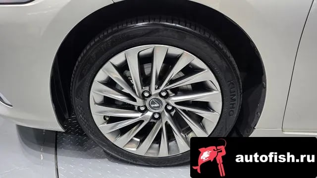 Lexus ES ES300h 7th generation 2018 года - вид 4