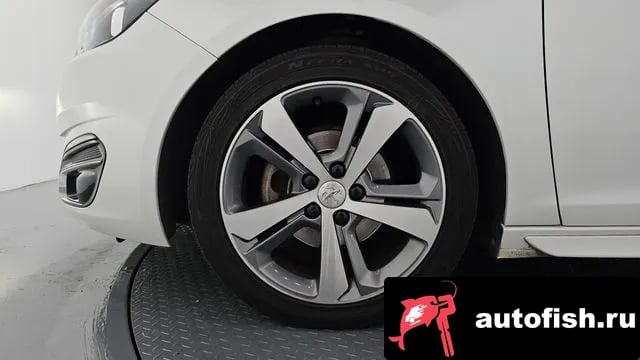 Peugeot 308 308 second generation 2018 года - вид 5