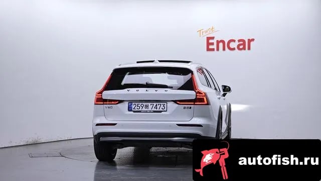 Volvo V60 V60 Cross-country 2nd Generation 2026 года - вид 3