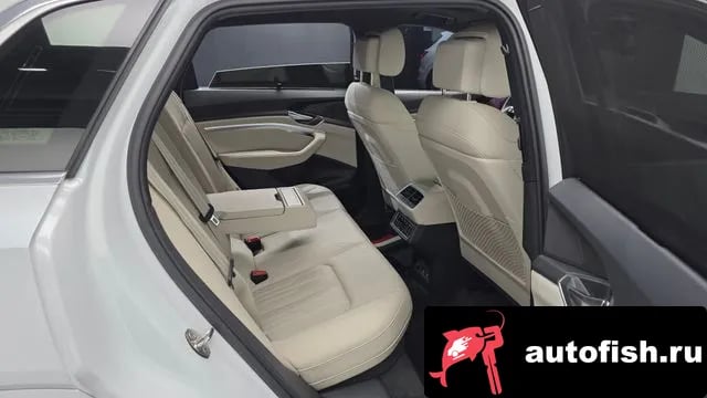 Audi e-tron e-Tron 2023 года - похожие автомобили