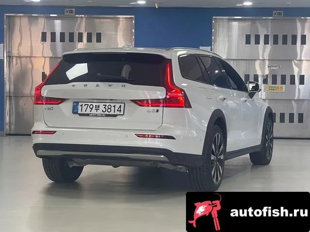 Volvo V60 V60 Cross-country 2nd Generation 2025 года - вид 2