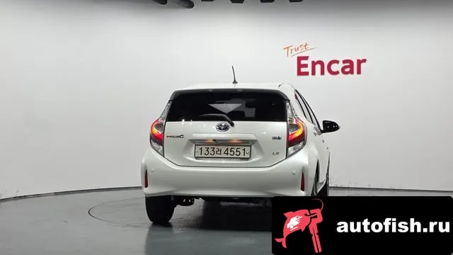 Toyota Prius Prius C 2019 года - вид 4