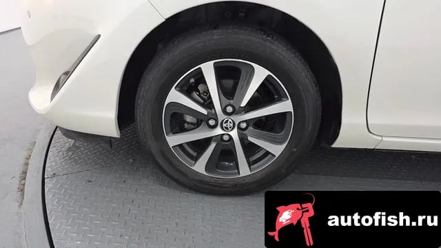 Toyota Prius Prius C 2019 года - вид 5