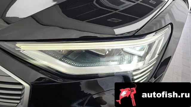 Audi e-tron e-Tron 2021 года - похожие автомобили