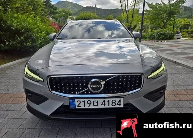 Volvo V60 V60 Cross-country 2nd Generation 2023 года - автомобиль из Южной Кореи