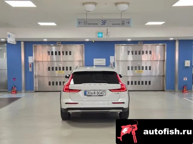 Volvo V60 V60 Cross-country 2nd Generation 2026 года - вид 4