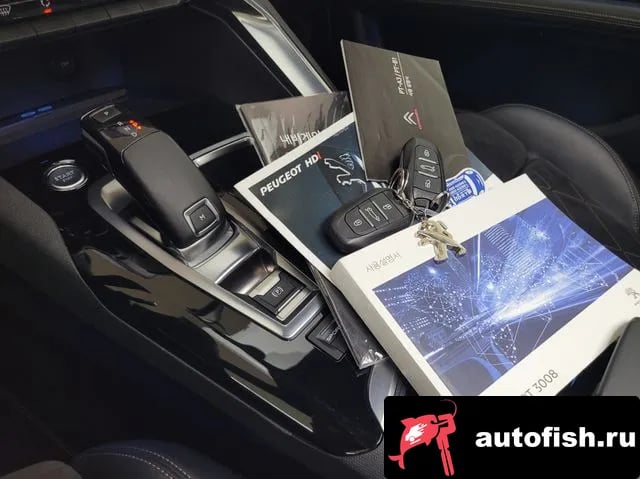 Peugeot 3008 3008 second generation 2018 года - вид 6