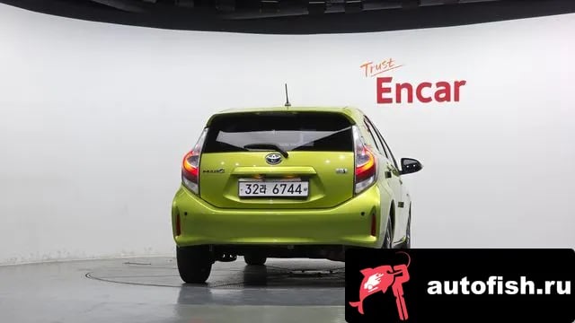 Toyota Prius Prius C 2018 года - вид 4