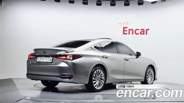 Lexus ES ES300h 7th generation 2020 года - вид 2