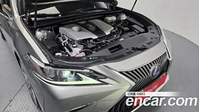 Lexus ES ES300h 7th generation 2020 года - вид 6