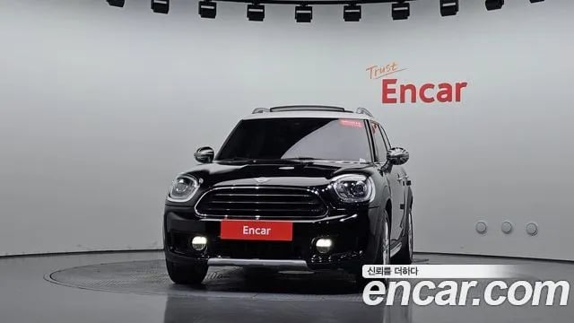 Mini Countryman Cooper Country Man 2018 года - вид 2