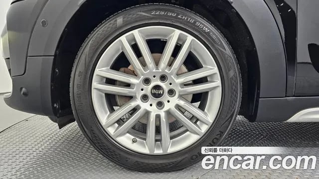 Mini Countryman Cooper Country Man 2018 года - вид 4