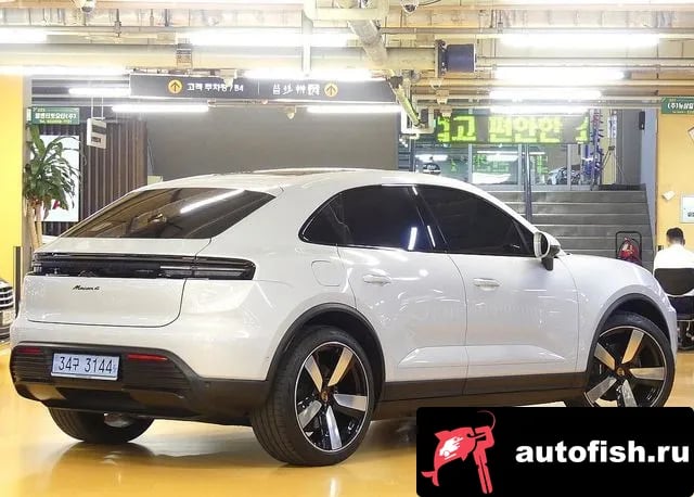 Porsche Macan Makan EV 2026 года - вид 2